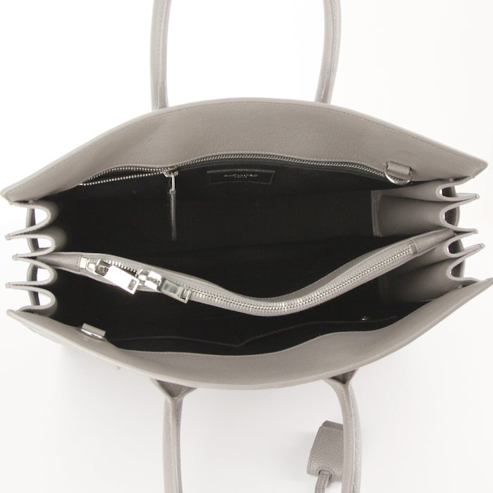 Sac à main Saint Laurent Sac de jour grand modèle en cuir grainé gris - Detail D3