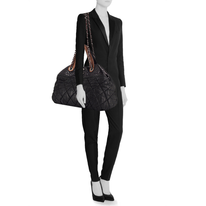 Chanel Portobello shopping bag in black, brown and burgundy quilted leather - Detail D1