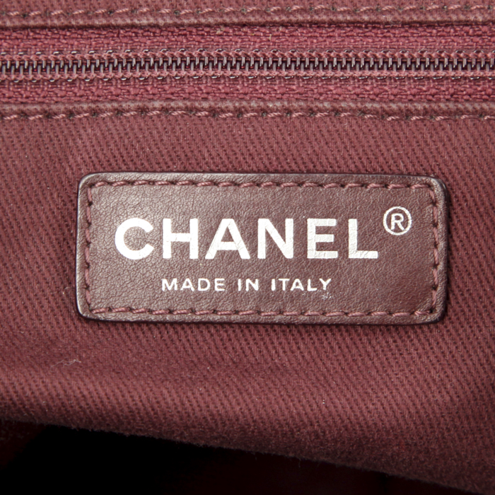 Chanel Portobello shopping bag in black, brown and burgundy quilted leather - Detail D4