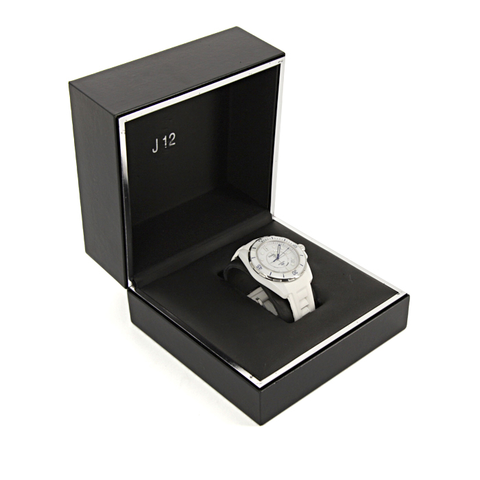 Montre Chanel J12 en céramique blanche