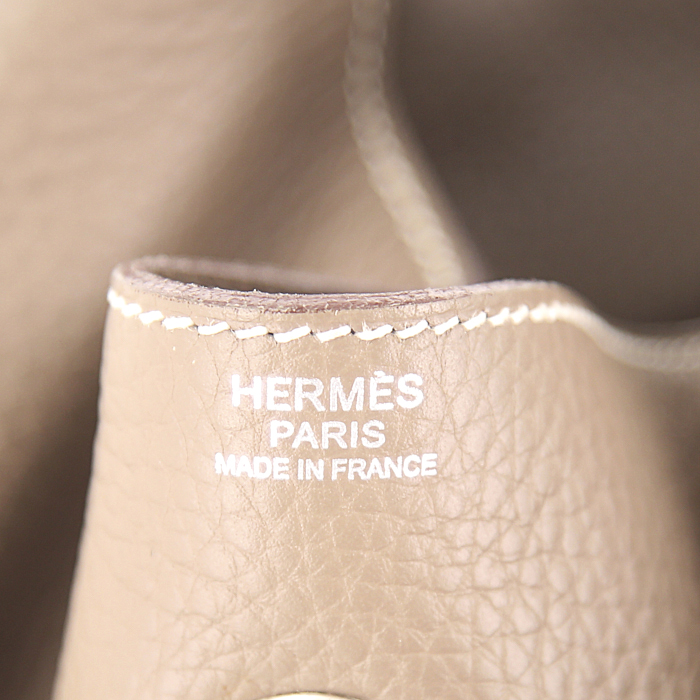 Hermes Lindy 30 handbag in etoupe togo leather - Detail D3