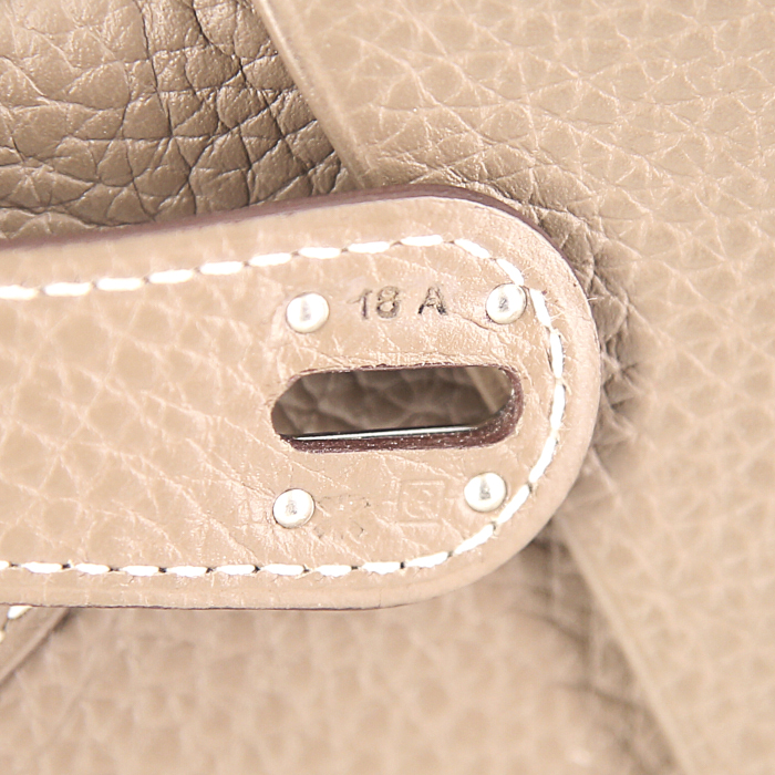 Hermes Lindy 30 handbag in etoupe togo leather - Detail D4