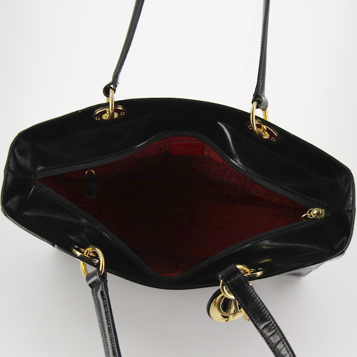 Bolso para llevar al hombro Dior Lady Dior en cuero esmaltado negro - Detail D2