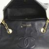 Chanel Vintage shoulder bag in navy blue and white quilted leather - Detail D2 thumbnail