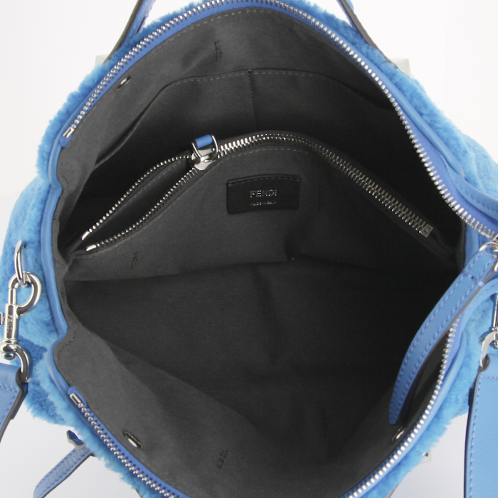 Fendi By the way shoulder bag in blue skin-out fur and blue leather - Detail D3