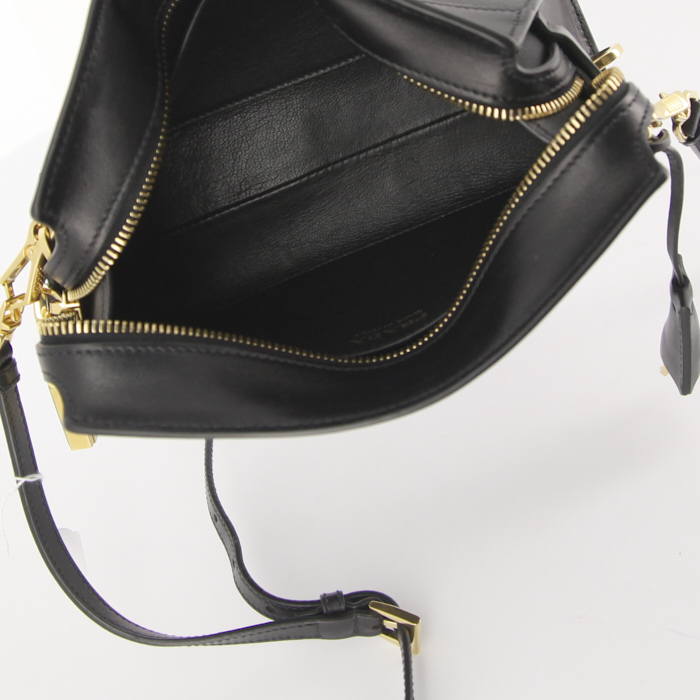 Bolso bandolera Prada Esplanade en cuero saffiano negro - Detail D2