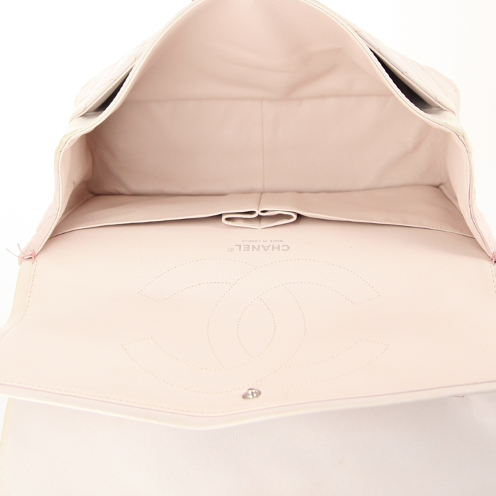 Chanel 2.55 shoulder bag in pink and beige shading quilted leather - Detail D3