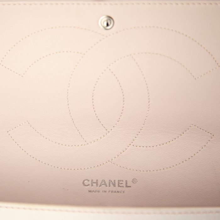 Chanel 2.55 Maxi shoulder bag in pink and beige shading quilted leather - Detail D4