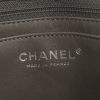 Sac à main Chanel Timeless jumbo en toile matelassée taupe - Detail D4 thumbnail