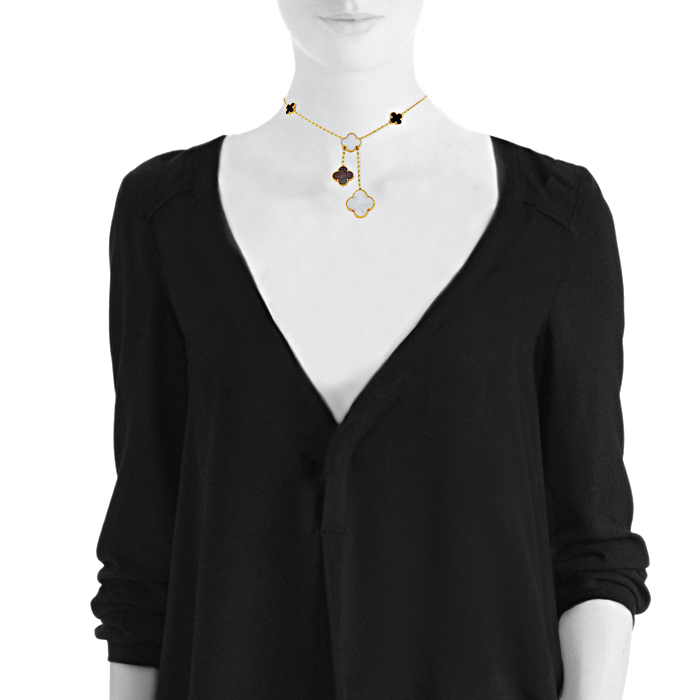 Van Cleef & Arpels Magic Alhambra necklace in yellow gold,  mother of pearl and onyx - Detail D1