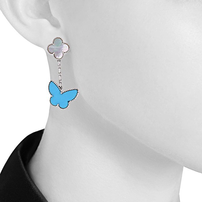 Pendientes colgantes Van Cleef & Arpels Lucky Alhambra en oro blanco,  nácar blanco y turquesa - Detail D1