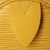 Sac à main Louis Vuitton Speedy 25 cm en cuir épi jaune - Detail D3 thumbnail