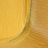 Sac à main Louis Vuitton Speedy 25 cm en cuir épi jaune - Detail D4 thumbnail
