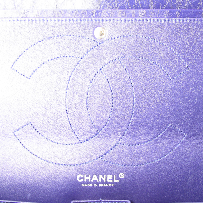 Sac à main Chanel 2.55 en cuir effet vieilli bleu - Detail D4