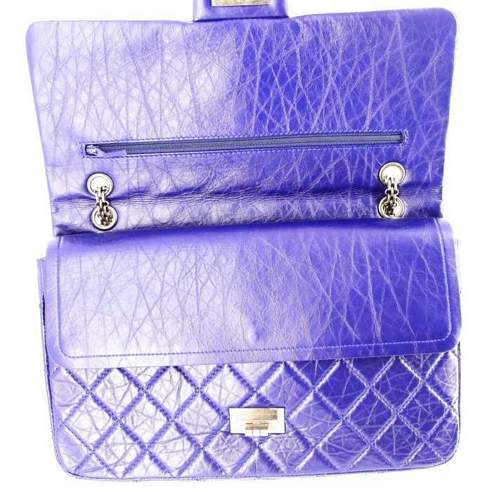 Chanel 2.55 handbag in blue burnished style leather - Detail D5