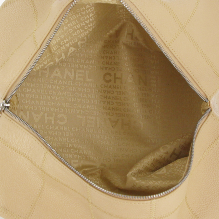 Borsa Chanel Petit Shopping in pelle martellata e trapuntata beige - Detail D2