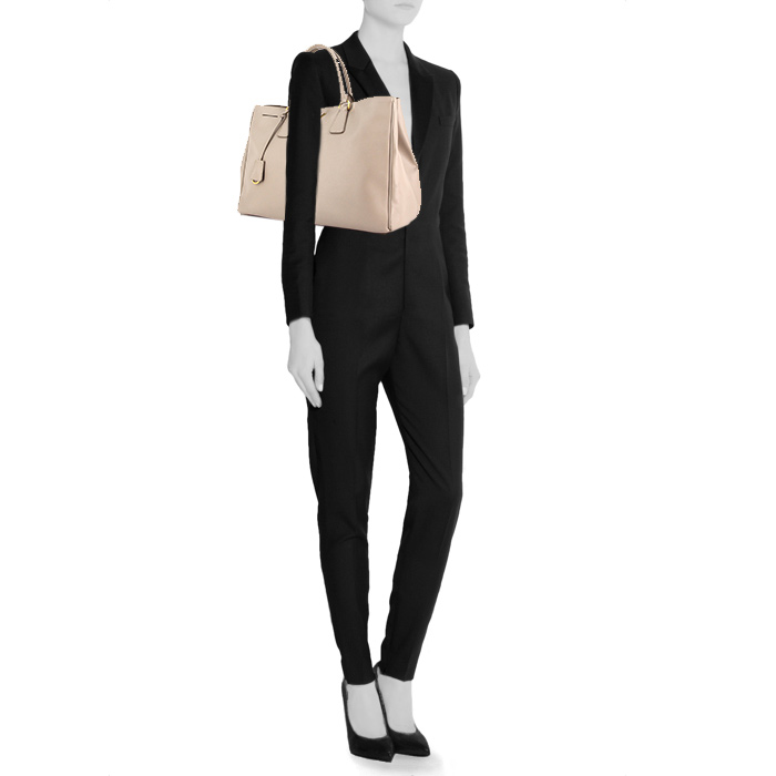 Prada handbag in grey leather saffiano - Detail D1