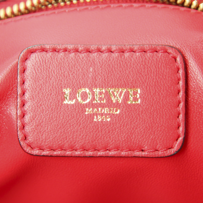 Sac à main Loewe en cuir grainé rouge - Detail D3