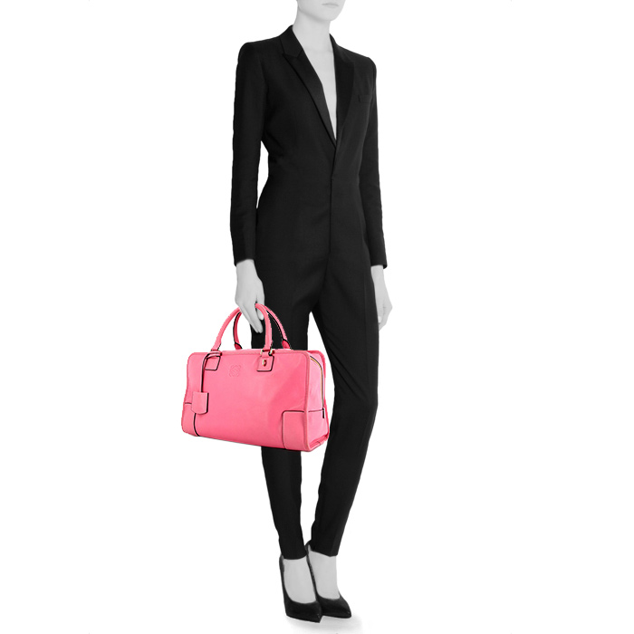 Sac à main Loewe Amazona grand modèle en cuir rose - Detail D1