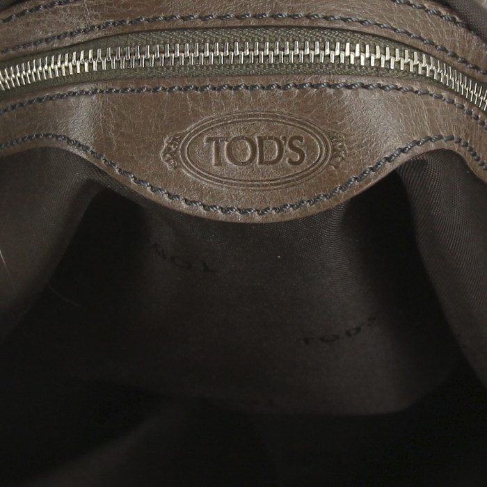 Bolso de mano Tod's en cuero granulado marrón y piel marrón - Detail D4