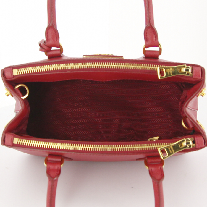 Sac bandoulière Prada en cuir rouge - Detail D3