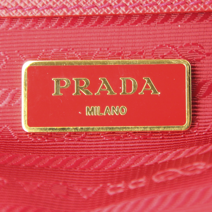 Sac bandoulière Prada en cuir rouge - Detail D4