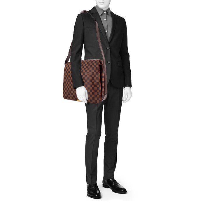 Sac bandoulière Louis Vuitton Abbesses en toile damier et cuir marron - Detail D1