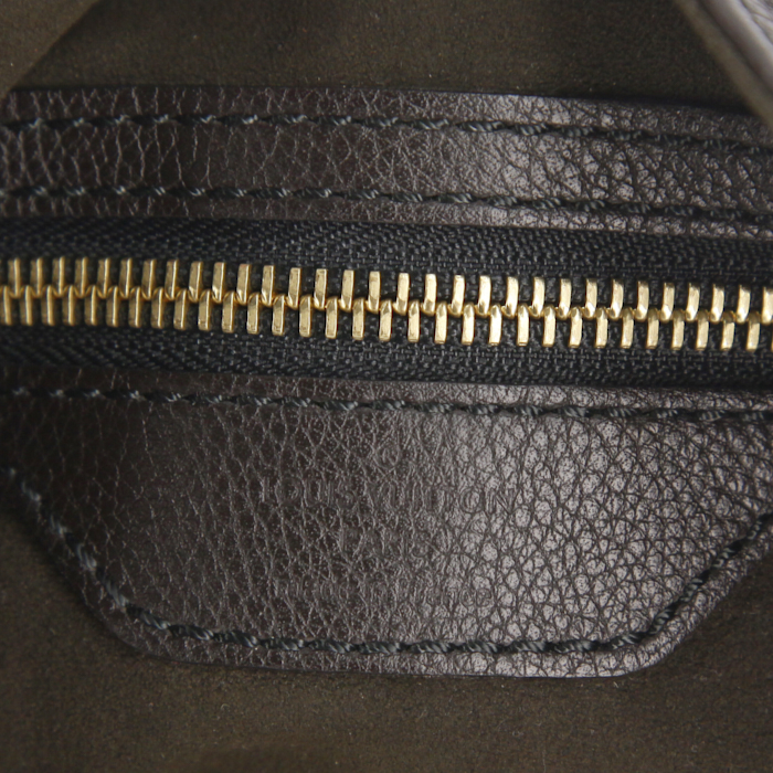 Louis Vuitton L handbag in chocolate brown mahina leather - Detail D3