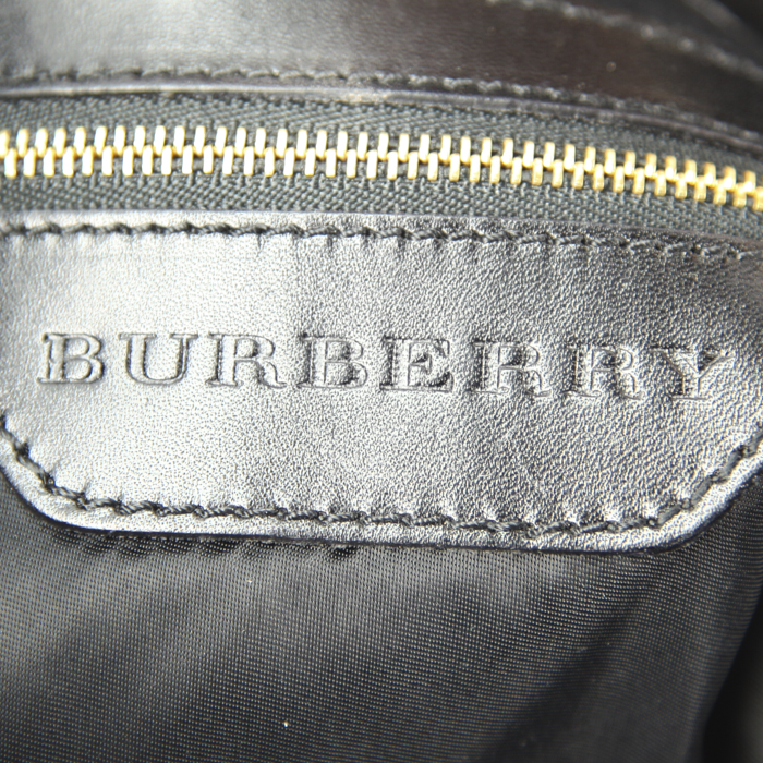 Burberry shopping bag in black leather - Detail D4