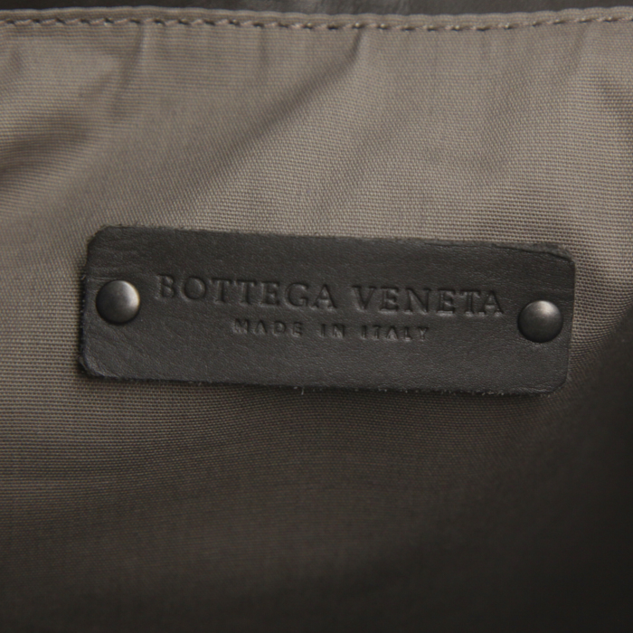 Bolsa de viaje Bottega Veneta en cuero marrón oscuro y cuero trenzado marrón oscuro - Detail D3