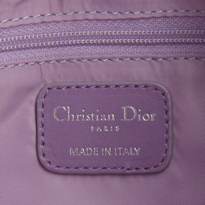 Sac à main Dior en toile cannage mauve et cuir mauve - Detail D3