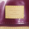 Sac à main Louis Vuitton Reade petit modèle en cuir vernis monogram violet - Detail D3 thumbnail
