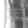 Sac cabas Louis Vuitton Grand Noé grand modèle en cuir épi noir - Detail D3 thumbnail