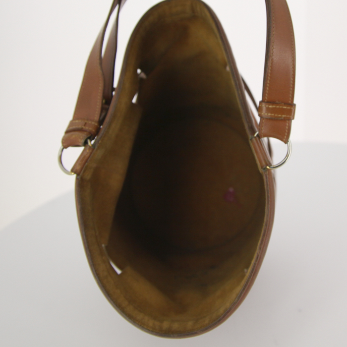 Bolso para llevar al hombro o en la mano Hermes Mangeoire en cuero Barenia marrón - Detail D2