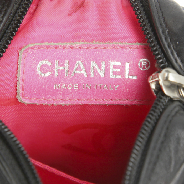 Sac bandoulière Chanel petit modèle en cuir matelassé noir - Detail D3