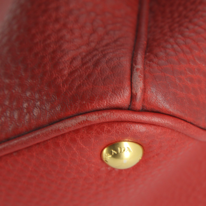 Sac à main Prada en cuir grainé rouge - Detail D5