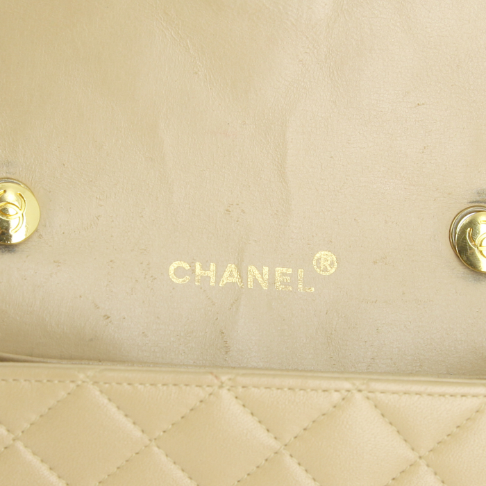 Sac bandoulière Chanel Mini Timeless en cuir matelassé beige-sable - Detail D3