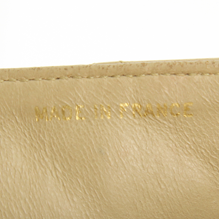 Bolso bandolera Chanel Mini Timeless en cuero acolchado color arena - Detail D4