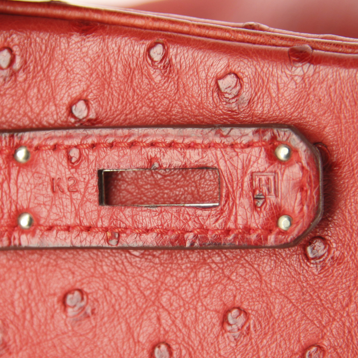 Sac à main Hermes Birkin 30 cm en autruche rouge - Detail D4