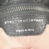 Bolso de mano Stella McCartney Falabella en lona acolchada negra - Detail D3 thumbnail