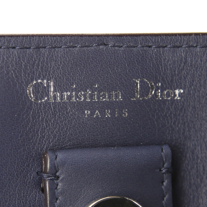 Bolso de mano Dior Diorissimo modelo grande en lona blanca y cuero azul - Detail D4