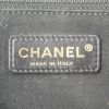 Sac à main Chanel Timeless en cuir grainé matelassé noir - Detail D4 thumbnail