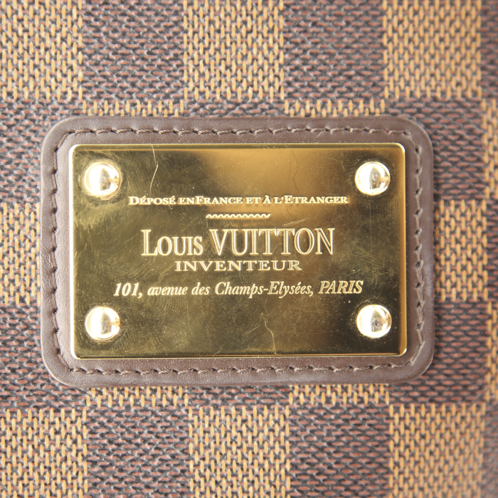 Bolsito de mano Louis Vuitton Eva en lona a cuadros ébano y cuero marrón - Detail D4