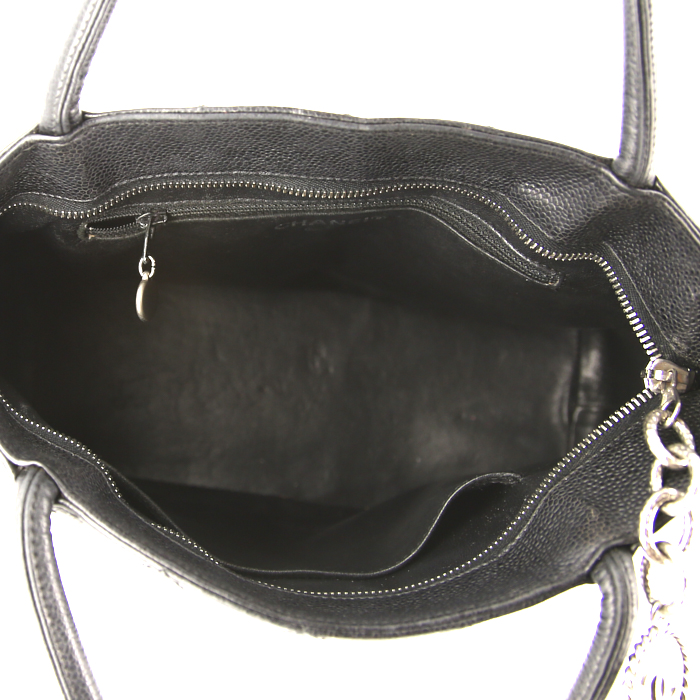 Chanel Medaillon - Bag handbag in black quilted leather - Detail D2