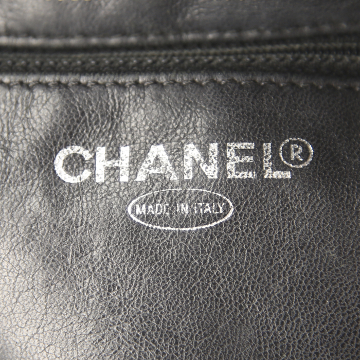 Bolso de mano Chanel Medaillon - Bag en cuero acolchado negro - Detail D3