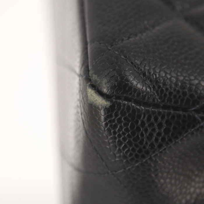 Chanel Timeless jumbo handbag in navy blue quilted leather - Detail D5