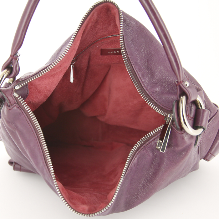 Marc Jacobs bag worn on the shoulder or carried in the hand in purple leather - Detail D2