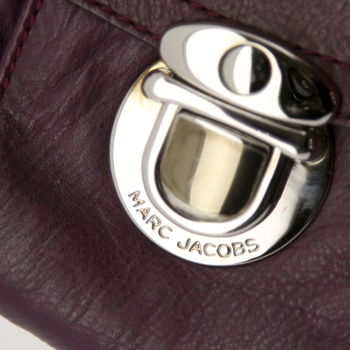 Marc Jacobs bag worn on the shoulder or carried in the hand in purple leather - Detail D4