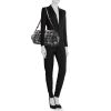 Bolso de mano Chanel Grand Shopping en tweed negro y blanco - Detail D1 thumbnail