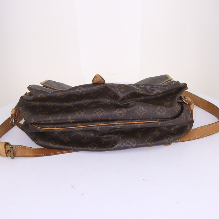Louis Vuitton Saumur large model shoulder bag in brown monogram canvas and natural leather - Detail D4